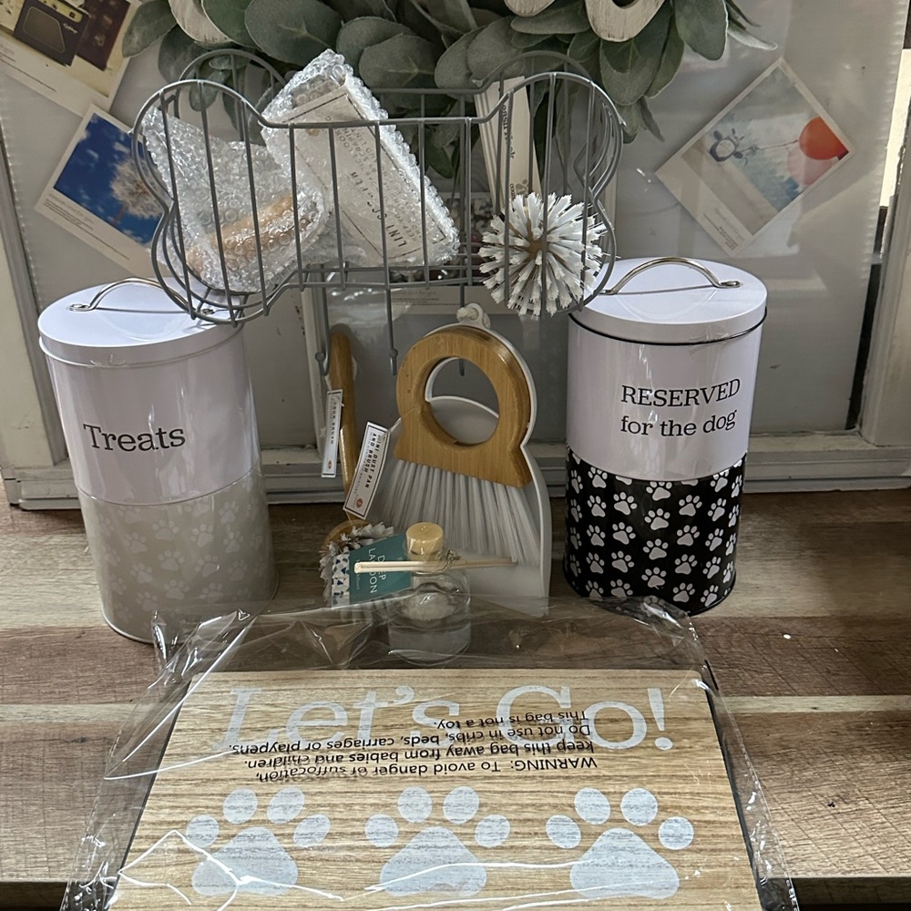 Pet gift basket